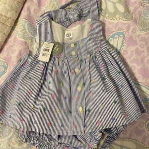 NWT Gap Baby set 12-18 months! Headband, bloomers, and top!